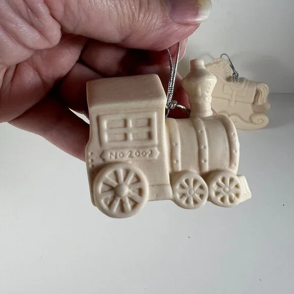 Set Of 6 Unpainted Ceramic Christmas Ornaments With Silver String Hangers - Picture 6 of 10